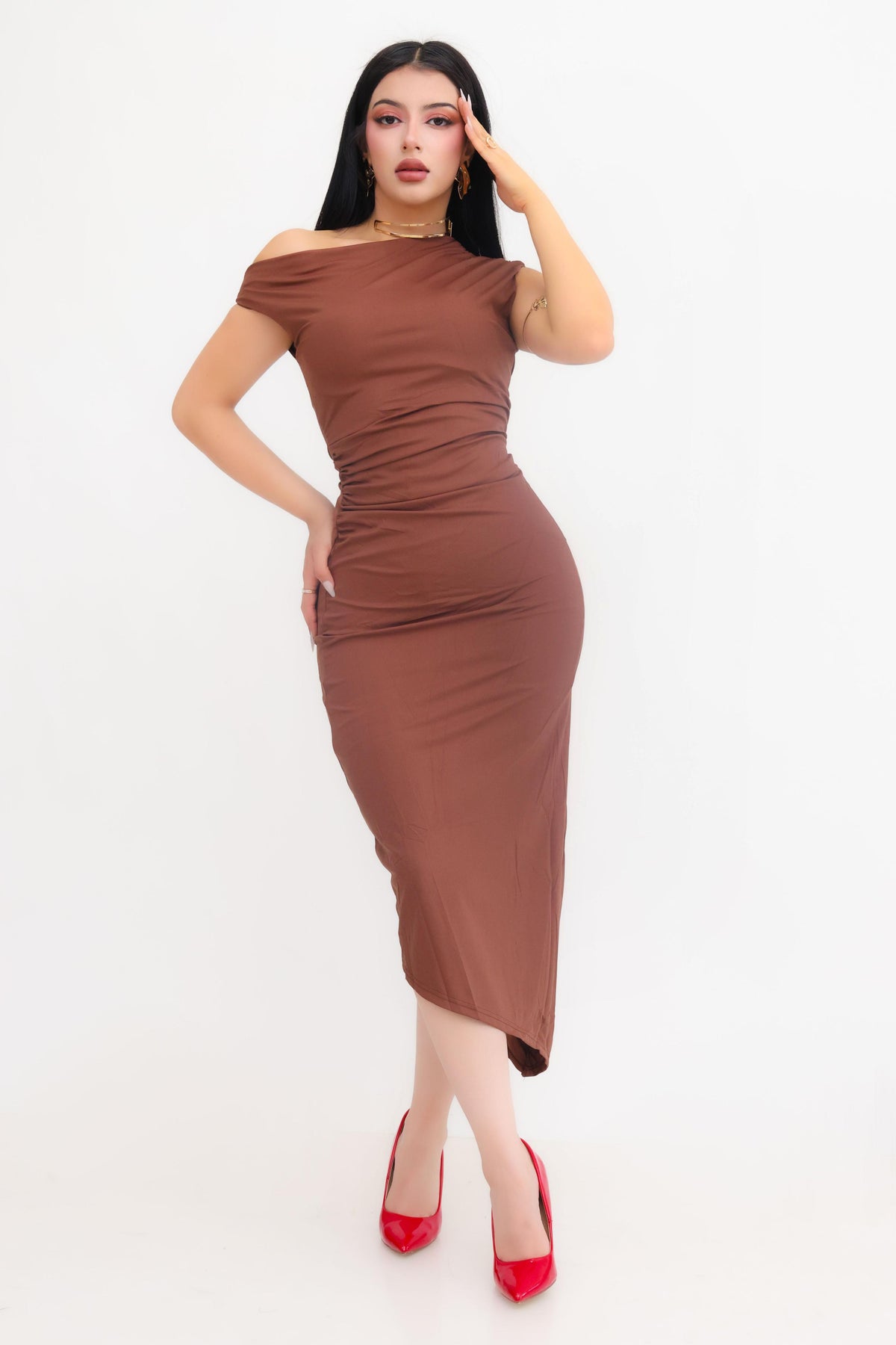 Vestido Bodycon Hombro Asimetrico color Cafe | ZAIVA