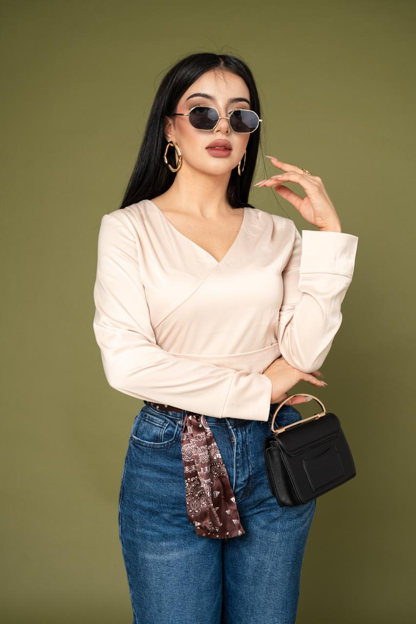 Blusa Vneck Crossed Satín por mayoreo — ZAIVA (vista 9)