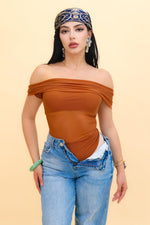 Blusa Off Shoulder color Camel | ZAIVA