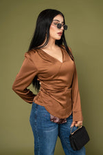 Blusa Vneck Crossed Satín por mayoreo — ZAIVA