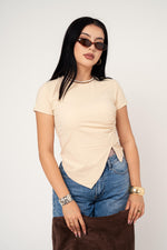 Blusa Basica Asimetrica color Beige Claro | ZAIVA