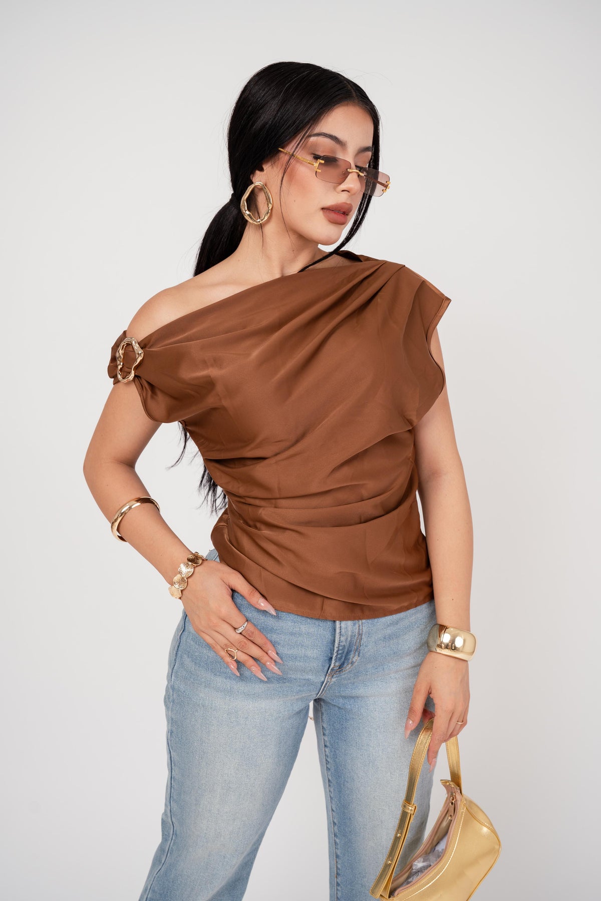 Blusa Roman Shoulder Satín por mayoreo — ZAIVA