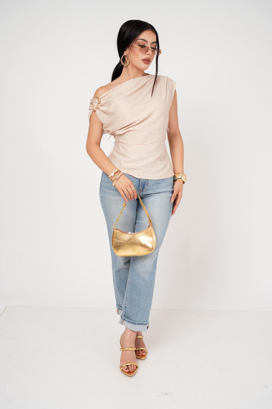 Blusa Roman Shoulder Satín · foto 10 · Blusa Roman Shoulder Satín por mayoreo — ZAIVA (vista 10)