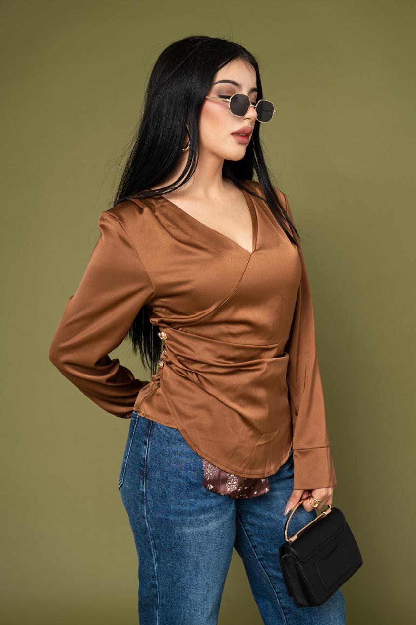 Blusa Vneck Crossed Satín por mayoreo — ZAIVA