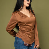 Blusa Vneck Crossed Satín por mayoreo — ZAIVA