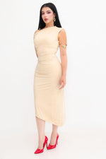 Vestido Bodycon Hombro Asimetrico color Beige | ZAIVA