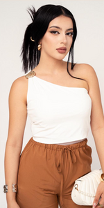 Crop Top Hombro Asimetrico Y Broche Metalico color Blanco | ZAIVA