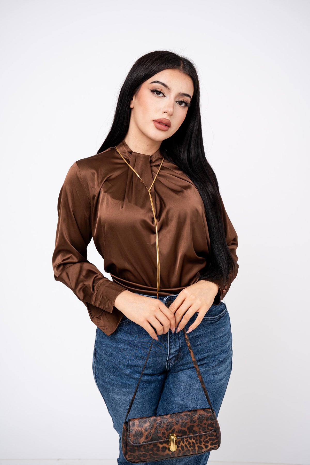 Blusa High Neck Satinada por mayoreo — ZAIVA (vista 4)