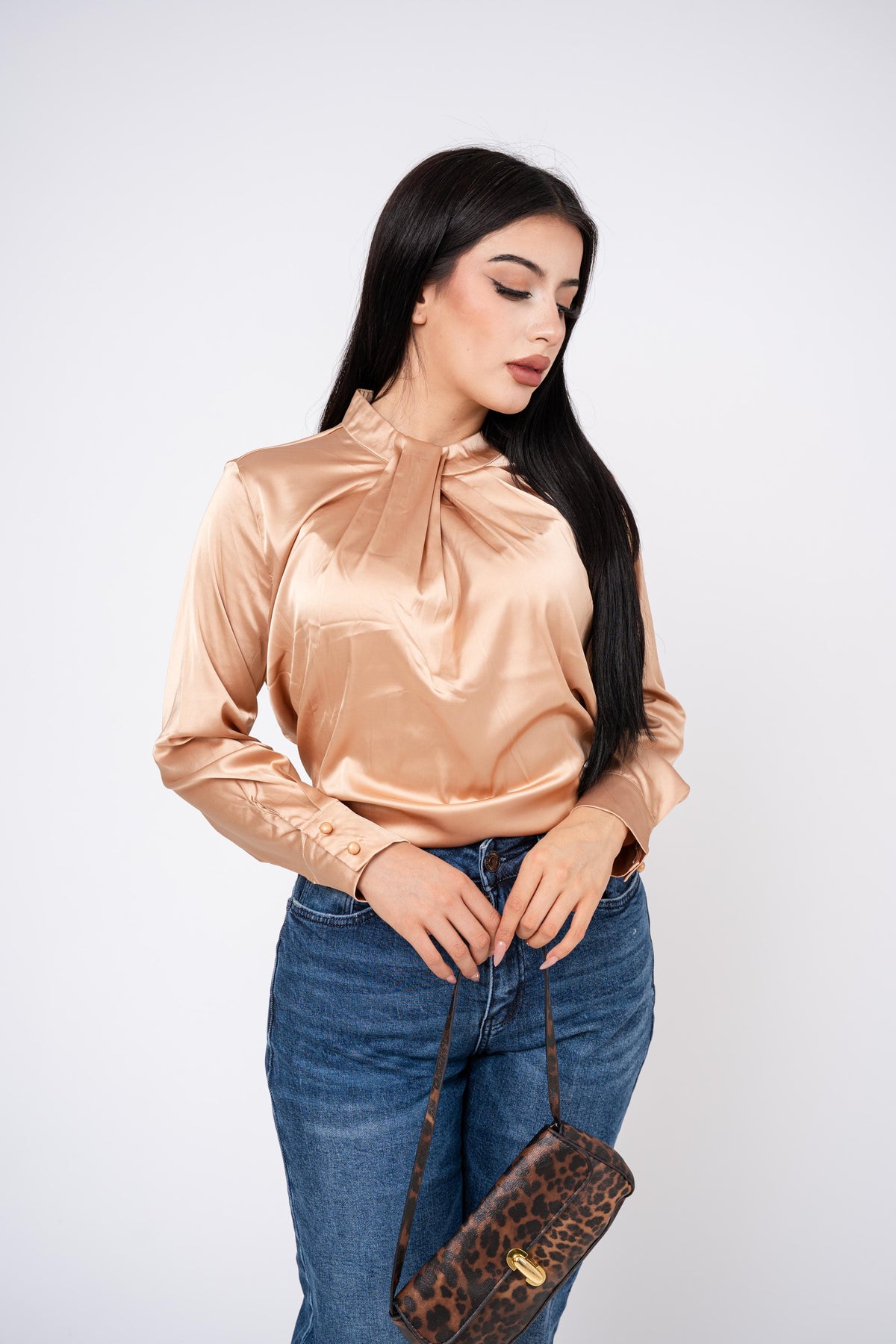 Blusa High Neck Satinada por mayoreo — ZAIVA (vista 10)