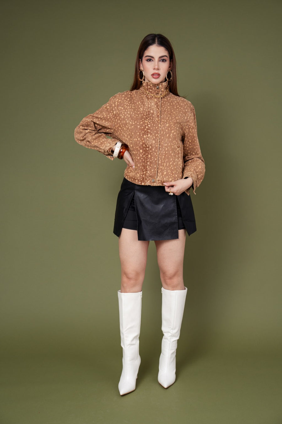 Chamarra Denim Fawn Print Cuello Alto · foto 1 · Chamarra cropped Bambi ZA7203 vista completa