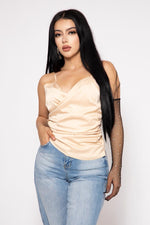 Top Satin Tirantes Con Pliegue Al Costado color Beige | ZAIVA