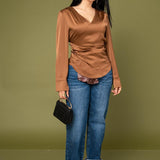 Blusa Vneck Crossed Satín por mayoreo — ZAIVA (vista 2)