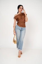 Blusa Roman Shoulder Satín por mayoreo — ZAIVA (vista 2)